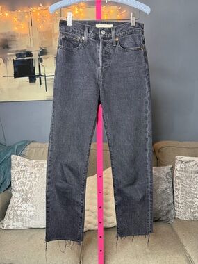 Levi’s Wedgie Straight Jeans Black Wash High Rise Raw Hem Size 24